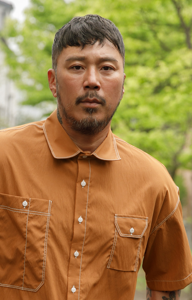 스티치 더블포켓 반팔셔츠 브릭 모델컷