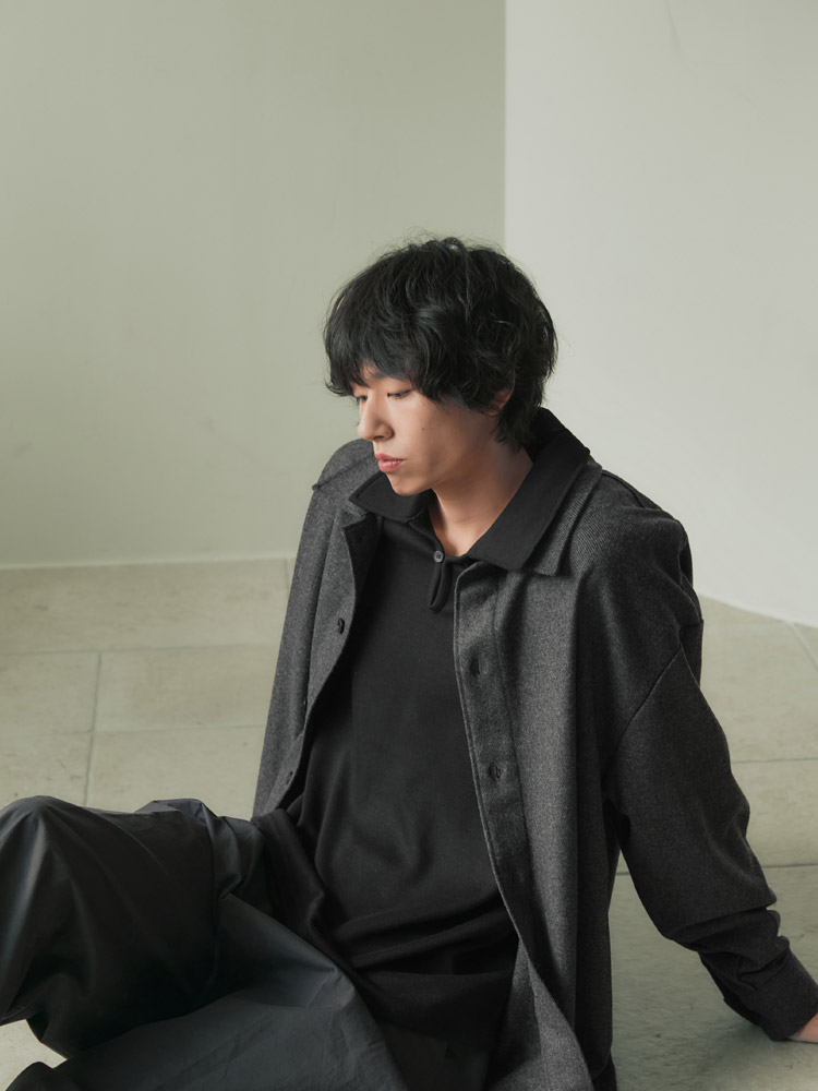 버튼 탭 폴로 카라티 블랙